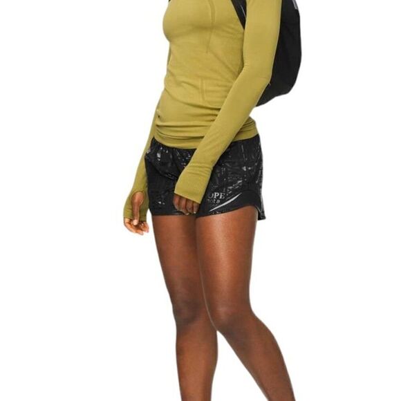 Lululemon Hotty Hot Short Low-Rise 4" *Manifesto 20YR Foil Black - Picture 10 of 10